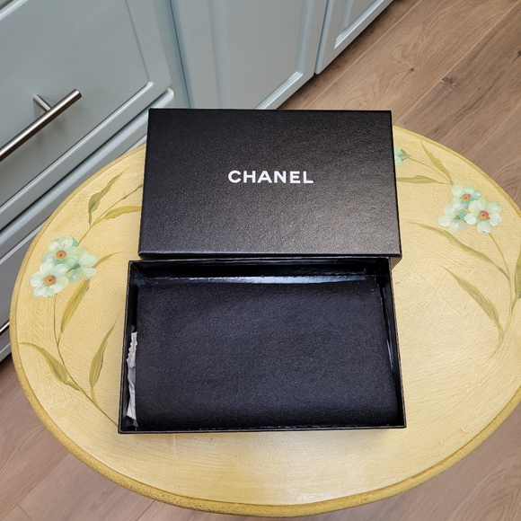 Chanel Wallet - Picture 2 of 4